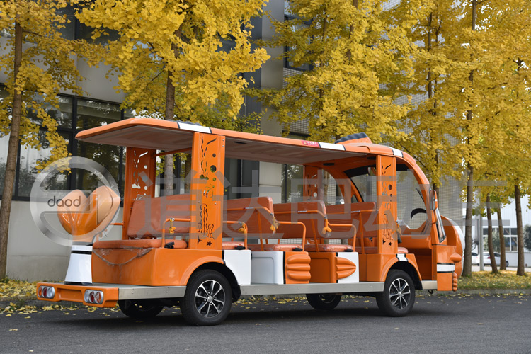 成都道达：我们专门生产花俏的电动观光车！